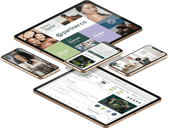 Les outils digitaux Partner.co affichés sur tablettes et téléphones